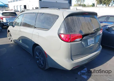 2020 Chrysler Pacifica Hybrid Red S Edition z USA, uszkodzony, nr VIN 2C4RC1N74LR261412